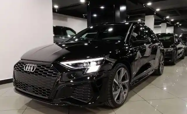 全新奥迪a3两厢版,全黑的设计风格,更加帅气