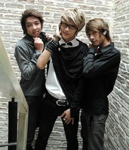 hkt - 越南洗剪吹组合