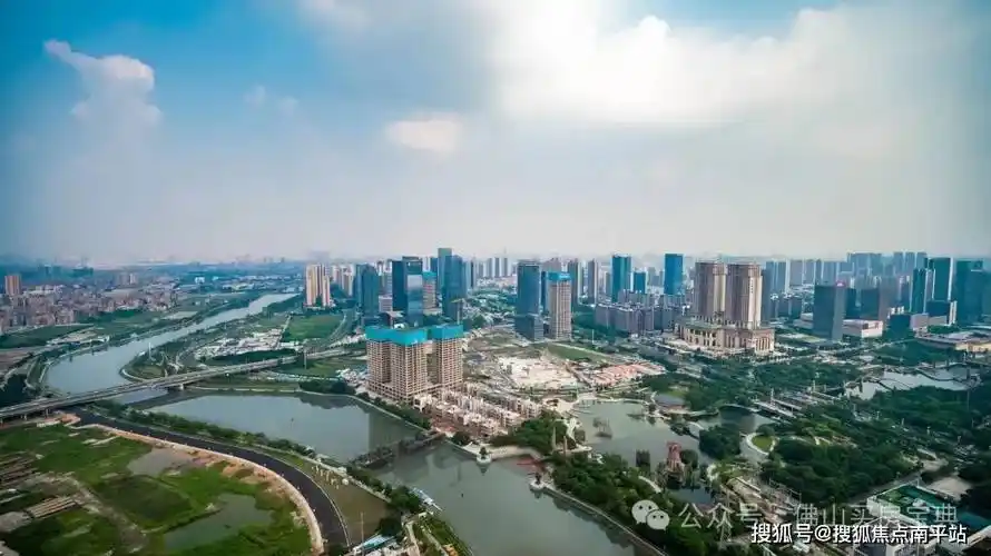 佛山建发·灯湖天峯 | 南海之眼c位,建面约131-151㎡,