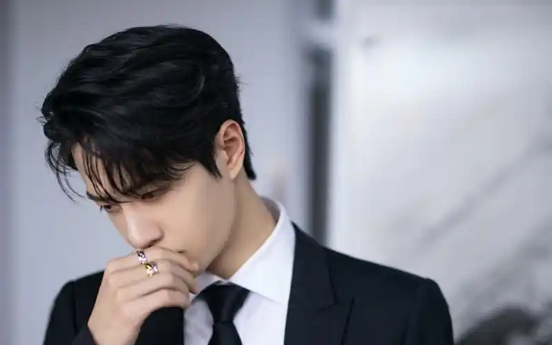 19 抖音星动之夜 王一博】《我的世界守则》舞台 领奖 reaction