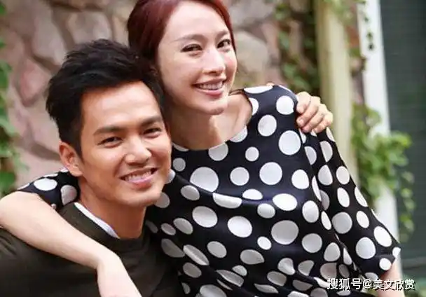 而且一直都喜欢钟汉良,已经有很久了,与钟汉良隐婚的妻子名为谢易桦