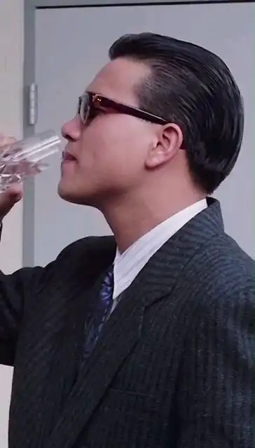 万梓良大哥范十足霸气侧漏