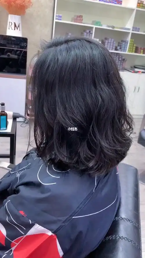 齐肩短发烫发