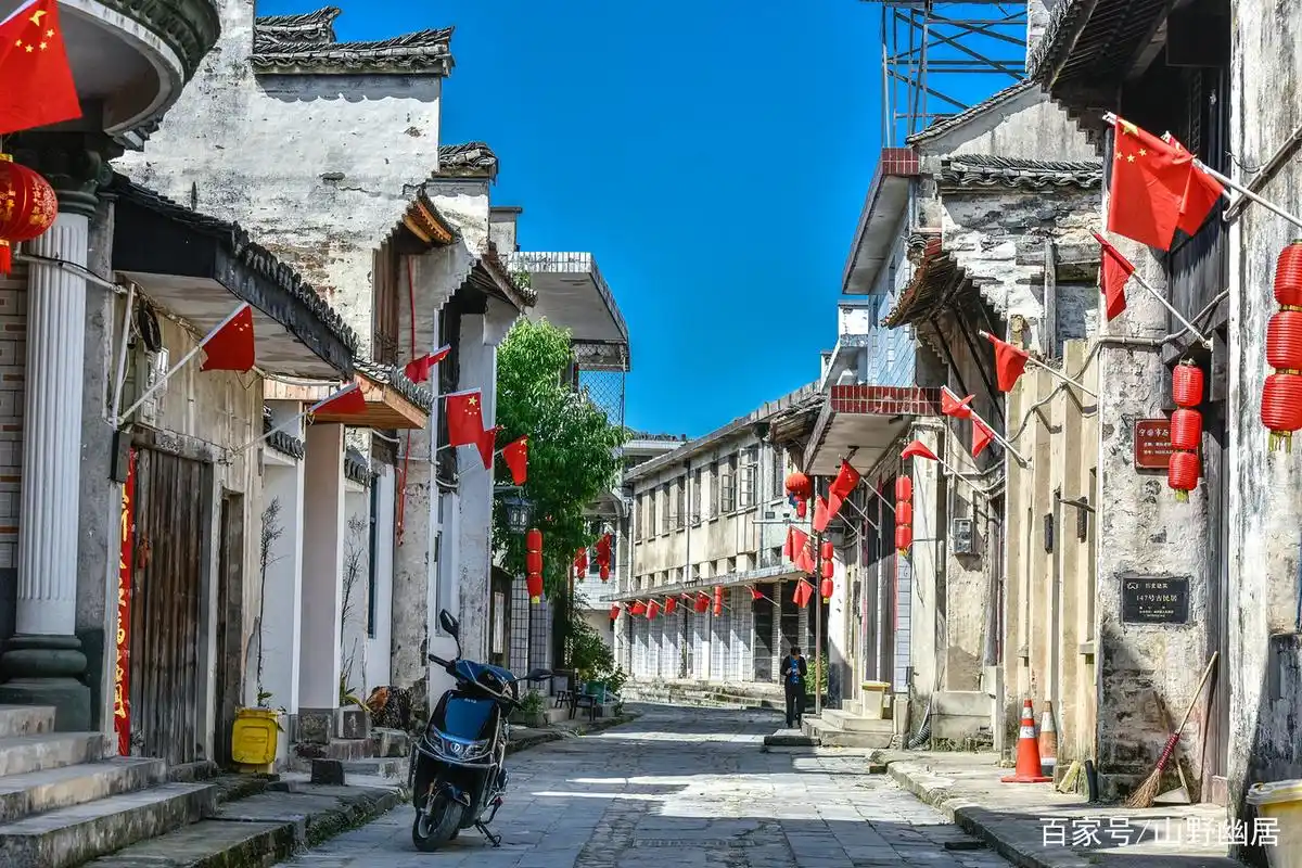 宁国最大徽派古村:以明清建筑商铺为主,犹如国画里的集市!