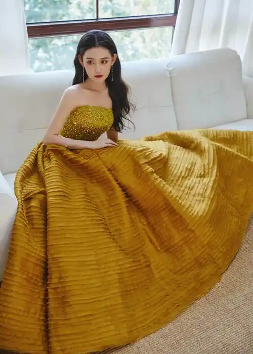 蒋依依华表奖黄色抹胸造型##蒋依依黄色抹胸造型