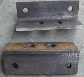 我公司生产05g525吊车轨道伸缩缝接头用联结角钢,夹板,垫板,压板,螺栓