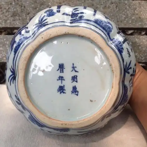 大明万历年制款青花人物高士图瓜棱罐请问现在的市场价值是多少?