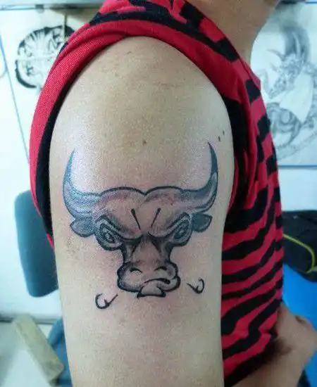 牛头纹身