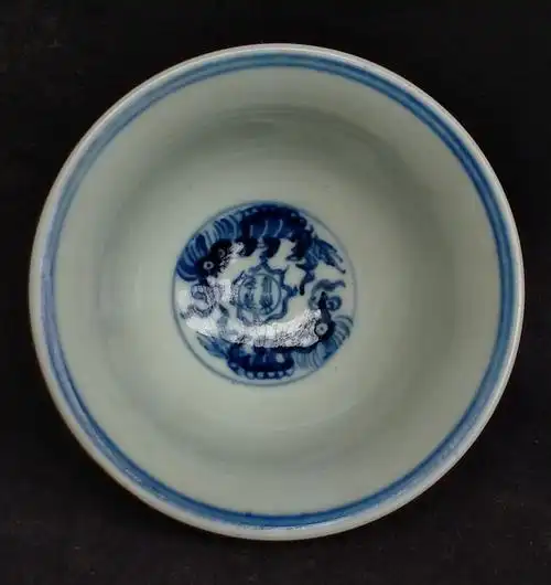 明:永乐青花缠技莲狮纹压手杯.高5cm口径9.3cm足径4.