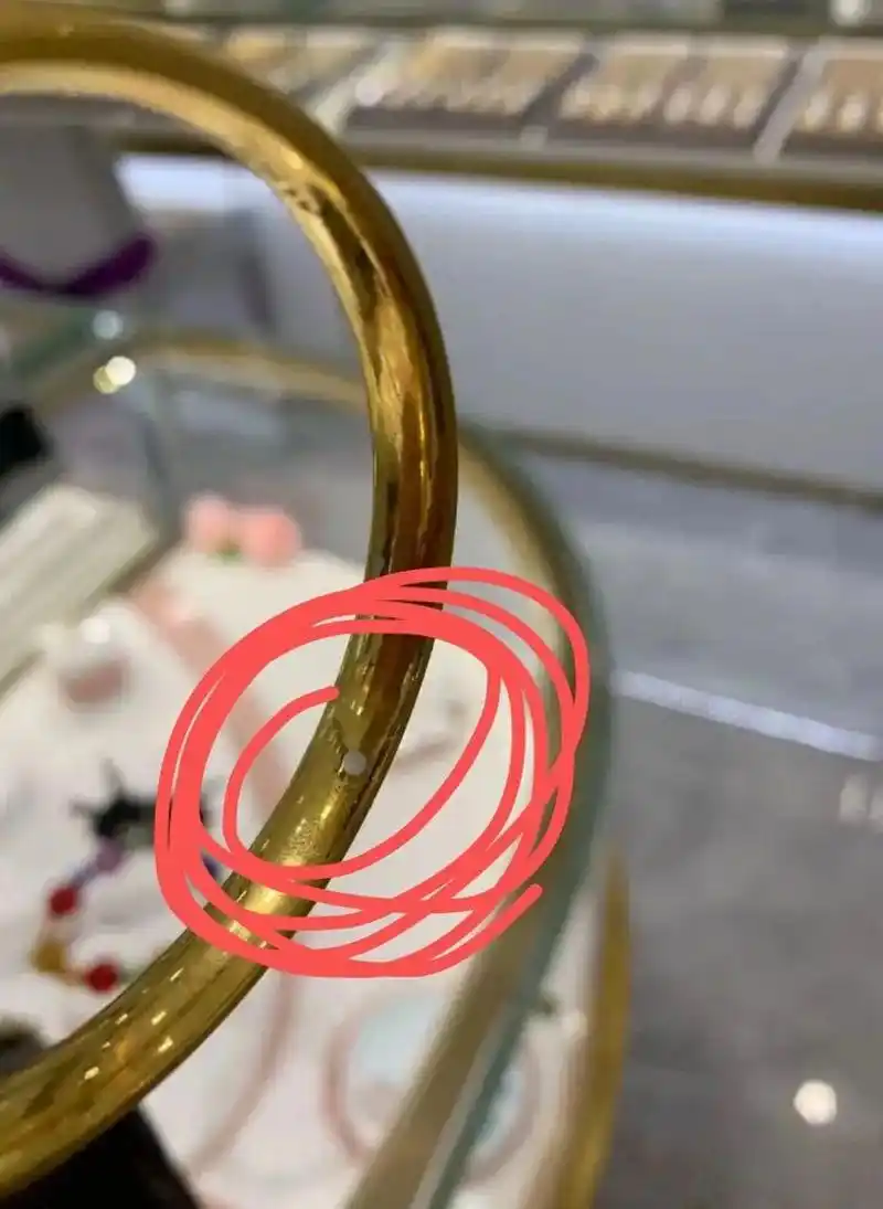 没怎么戴的黄金首饰,变白了0209 黄金首饰没戴了没多久直接变白了