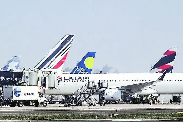 智利新冠肺炎累计确诊超55万 多家航空公司因违反防疫规定被罚