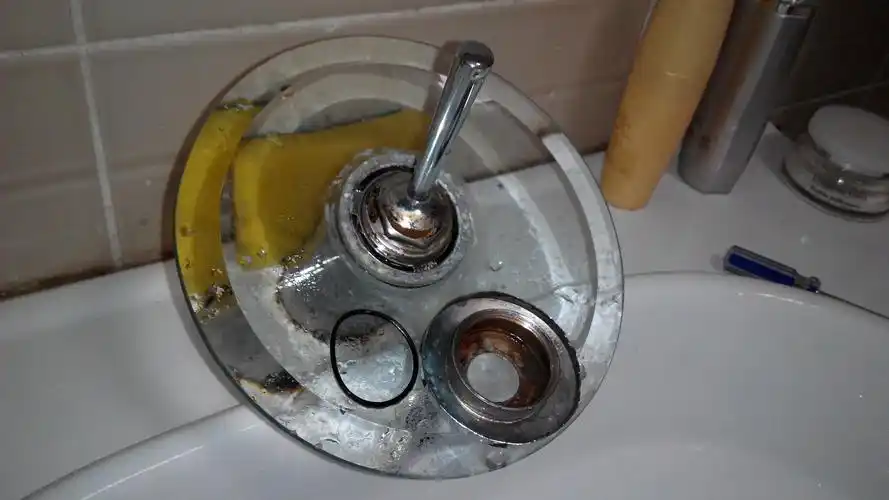 如何拆解这个水龙头?