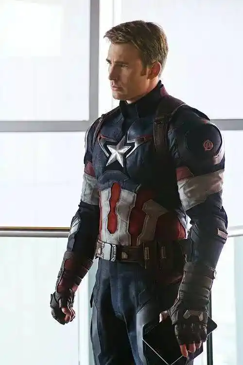 无疑是最近大荧幕上的最炫风景美国队长的红蓝白却成为美国人心中超级