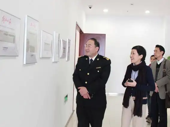 上海海关财务处处长王镝莅临交易中心调研