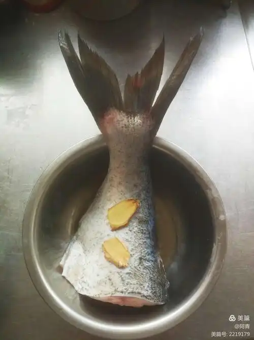 原创菜品:鱼尾烧薯条佐餐老北京荞麦面扒糕