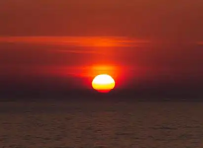 地平线太阳升起图片