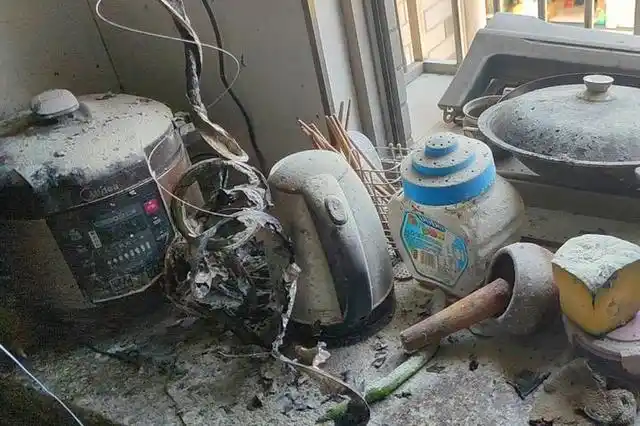 最近厨房火灾高发,义乌消防特地发布这些现场照片,给大家提个醒