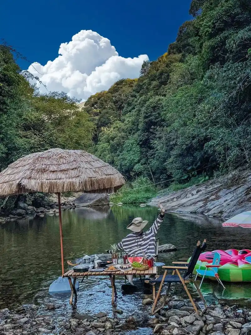 福州溪边露营地!1h直达玩水带狗遛娃!93导航 山野听溪营地 - 抖音