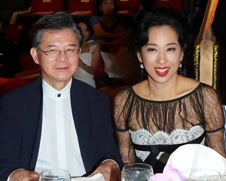 朱玲玲嫁给罗康瑞16年,感情甜蜜,这和她的高情商是分不开的