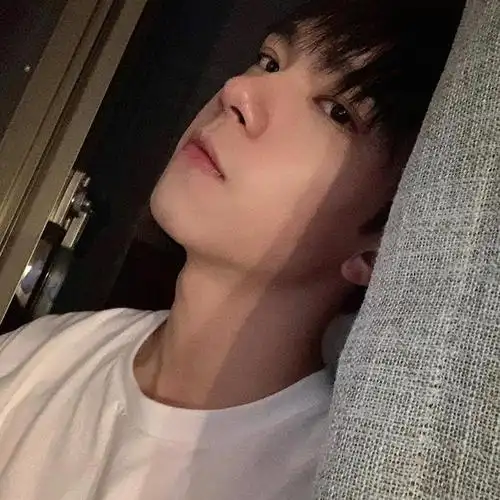 2020最火微信帅气高冷男生头像