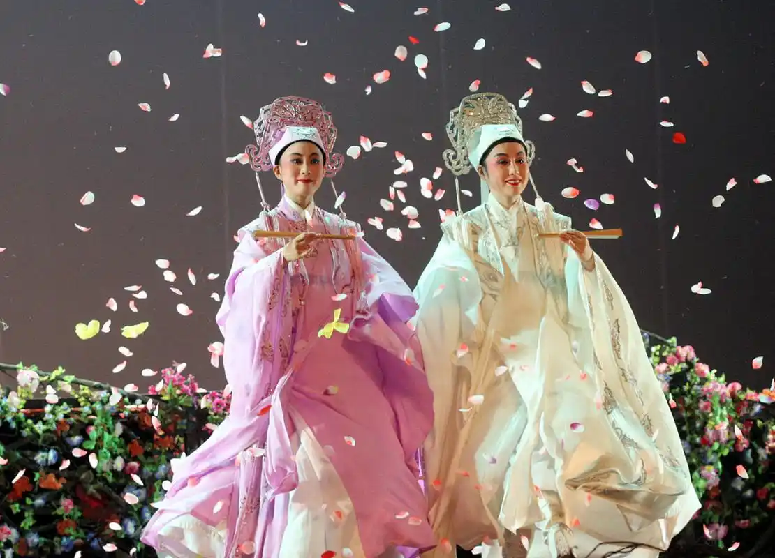 七言律诗·梁山伯与祝英台  情投意合两无间, 撮土为香结义兰.