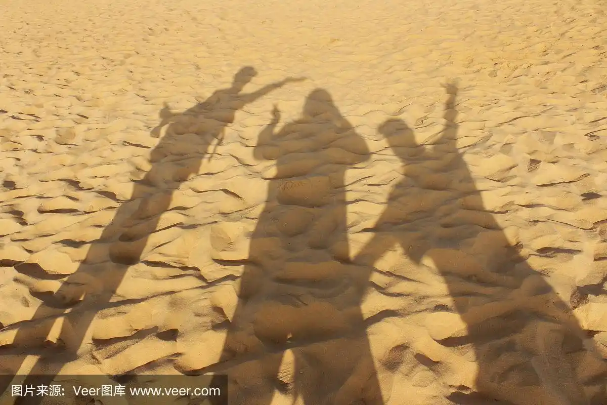 三个女孩的影子在红沙丘,梅内