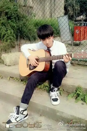 据悉,王俊凯女朋友李佳宁是富三代千金,家世显赫父母是搞房地产生意的