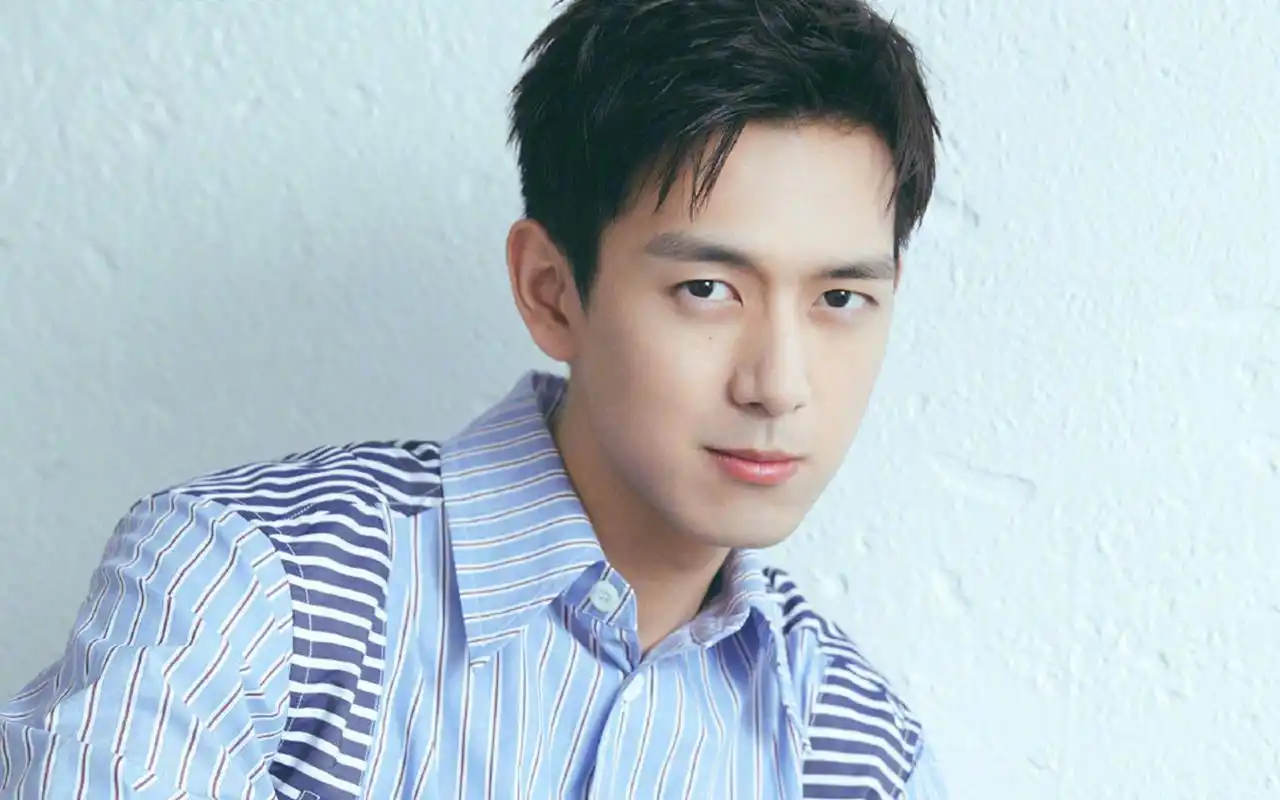 小清新李现帅气壁纸_你的现男友出现