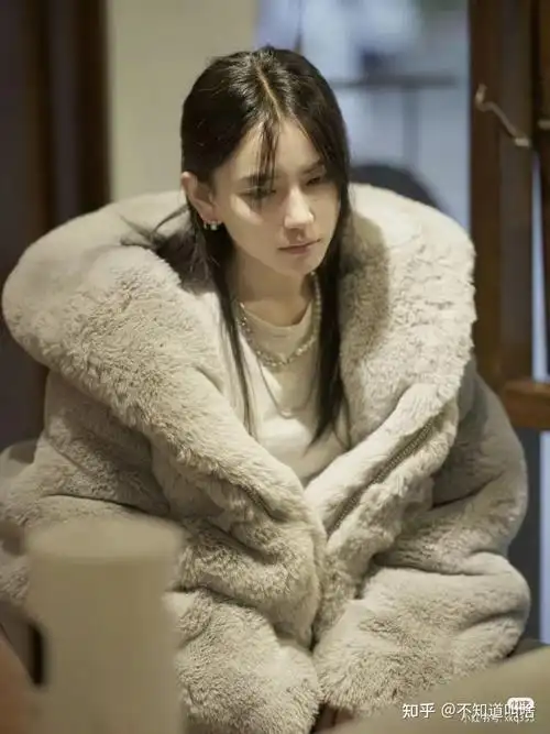 如何评价香港女星梁洛施的长相? - 知乎