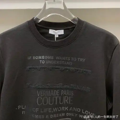 迪奥,dior:秋冬烫印字母圆领休闲卫衣,简约时尚,上身非常好看