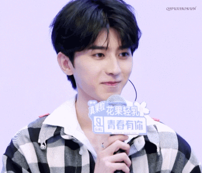 蔡徐坤微笑动图