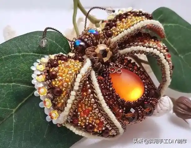 「串珠作品」56款由亮片,珠子,钻石等制作的饰品,件件精致