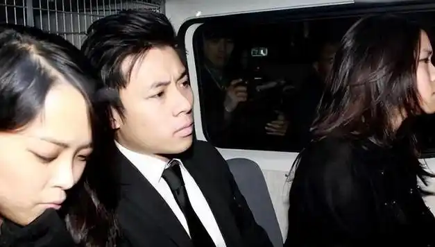 霍家老三霍启仁大哥比我强二哥比我富但我才是家里最幸福的