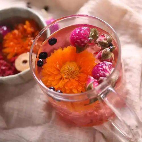 养生美容茶是一类选用中药材料和常见食材泡制的饮品,是以茶叶为基础