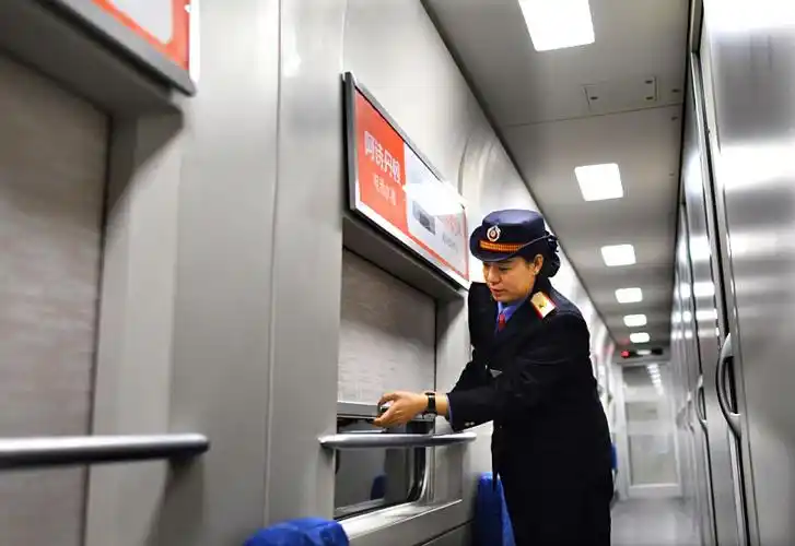 高铁动卧"夜航班"备战春运