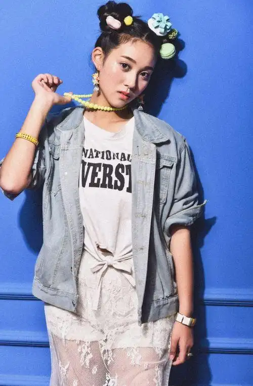 黄巾倚木兰妈妈引关注本色诠释乖乖女