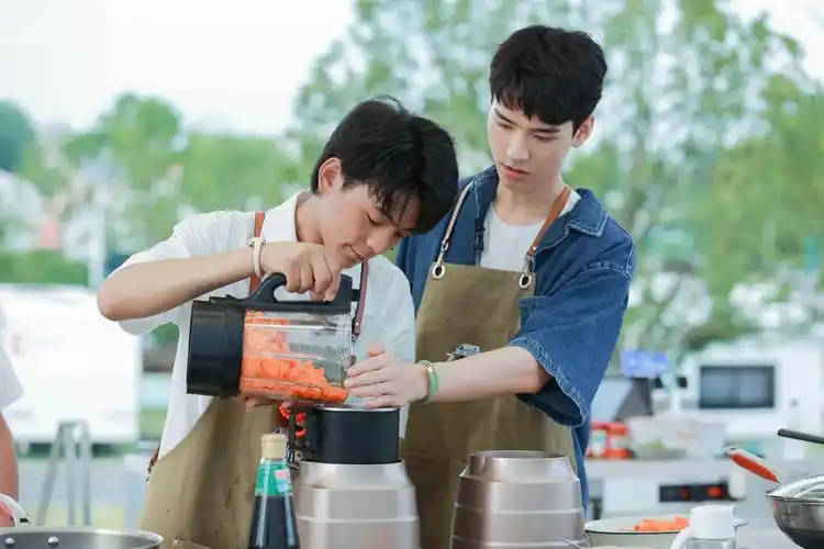 湖南卫视中餐厅5今晚10点开播黄晓明携合伙人开启国潮美食探索之旅