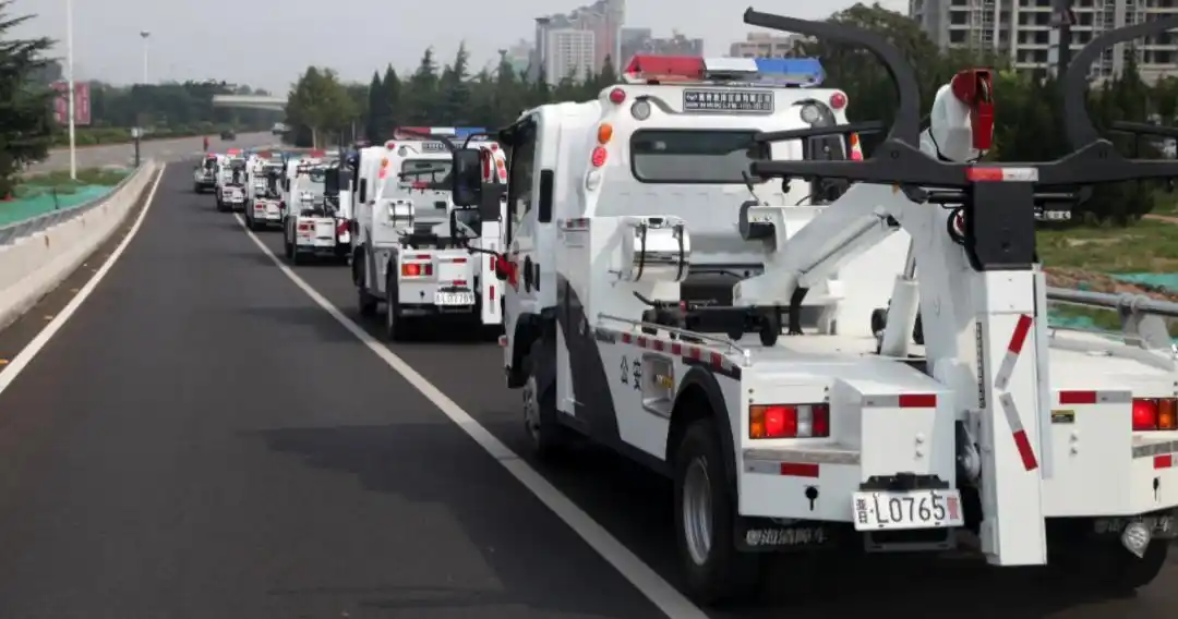 临汾市公安局交警支队举办清障车配发仪式