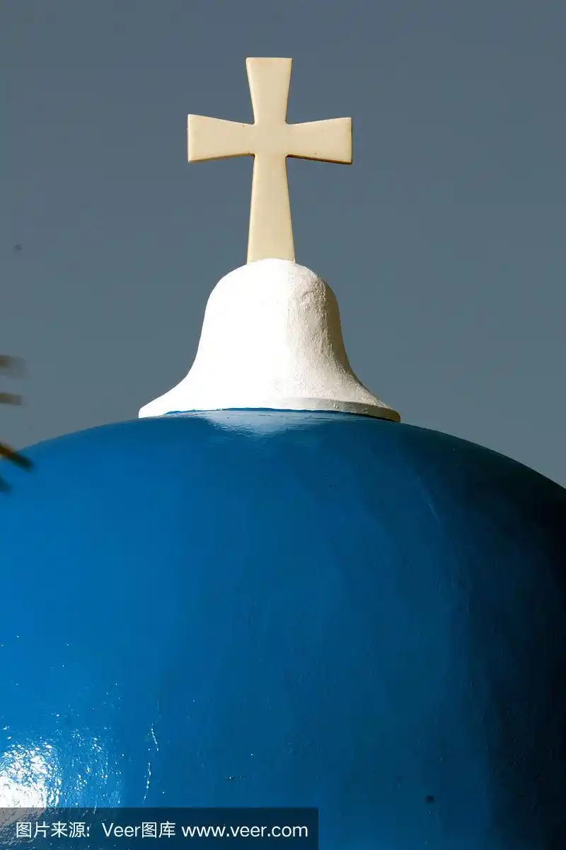 希腊,圣托里尼岛,蓝色穹顶上的十字架