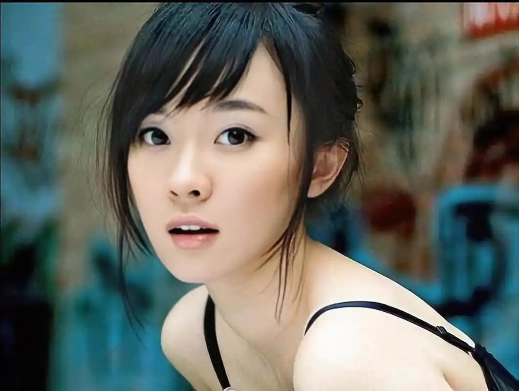 霍思燕旧照有多美,长相清纯身材纤细,杨柳细腰