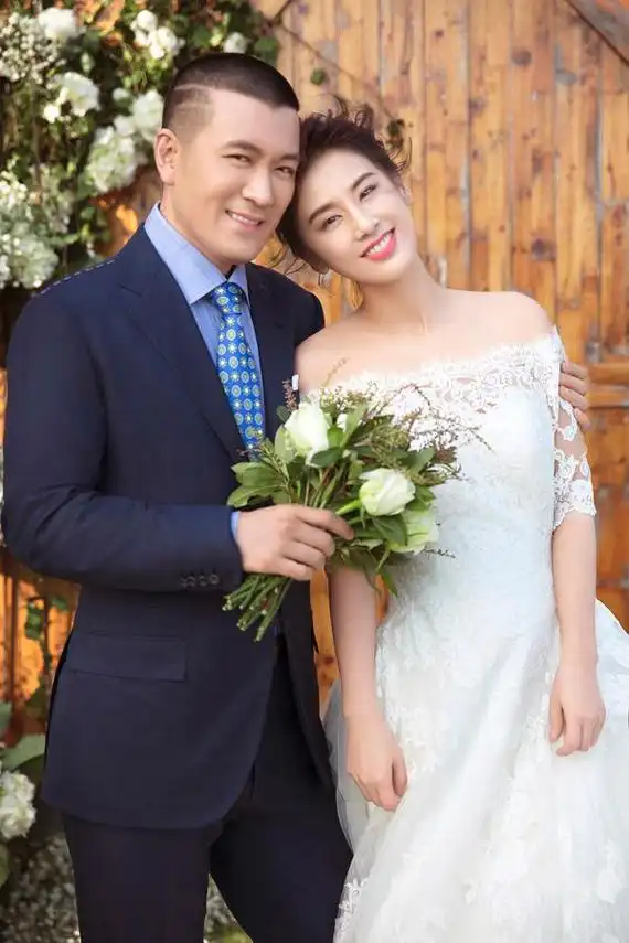 杨子黄圣依拍摄封面大片幸福感爆棚引发热议