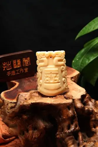 《龙纹牌》——牛骨|手工艺|工艺品设计|diy玩创艺 - 原创作品 - 站酷