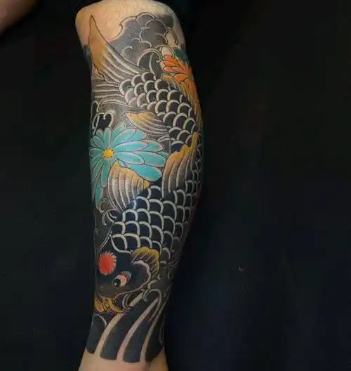 鲤鱼包小腿纹身图片_腿部老传统鲤鱼纹身图案