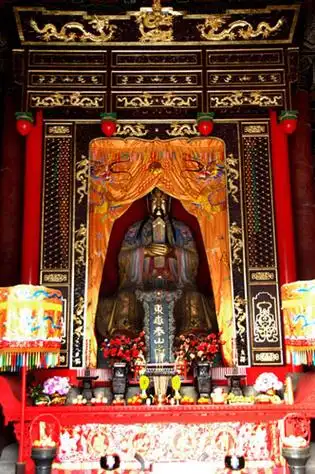 p>东岳大帝,又名泰山神,其身世众说纷纭,有金虹氏说, a target="