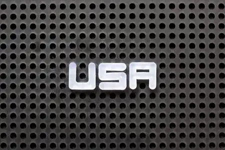 国字美国字中带有白色字母的黑色钉板美国的缩写照片