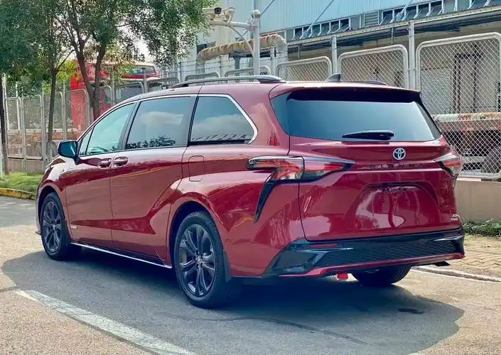 5l塞纳四驱国六亲情价47万起