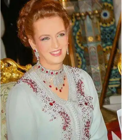 摩洛哥王妃萨尔玛离婚后与孩子们首度现身公开场合佳人犹安好