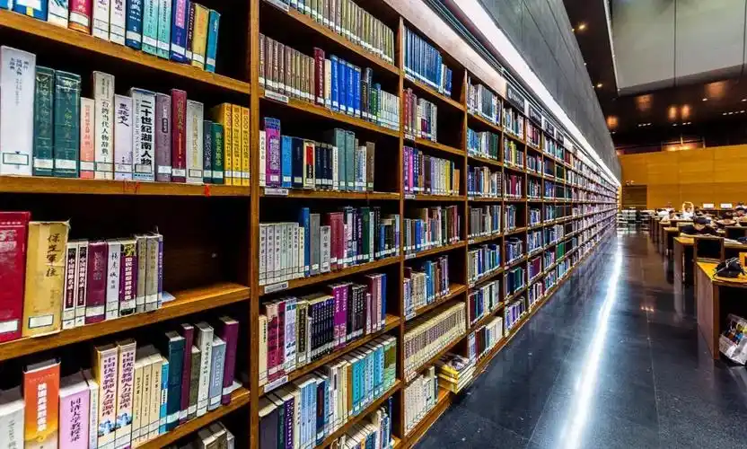 形容图书馆的唯美句子(形容图书馆环境优美的句子)