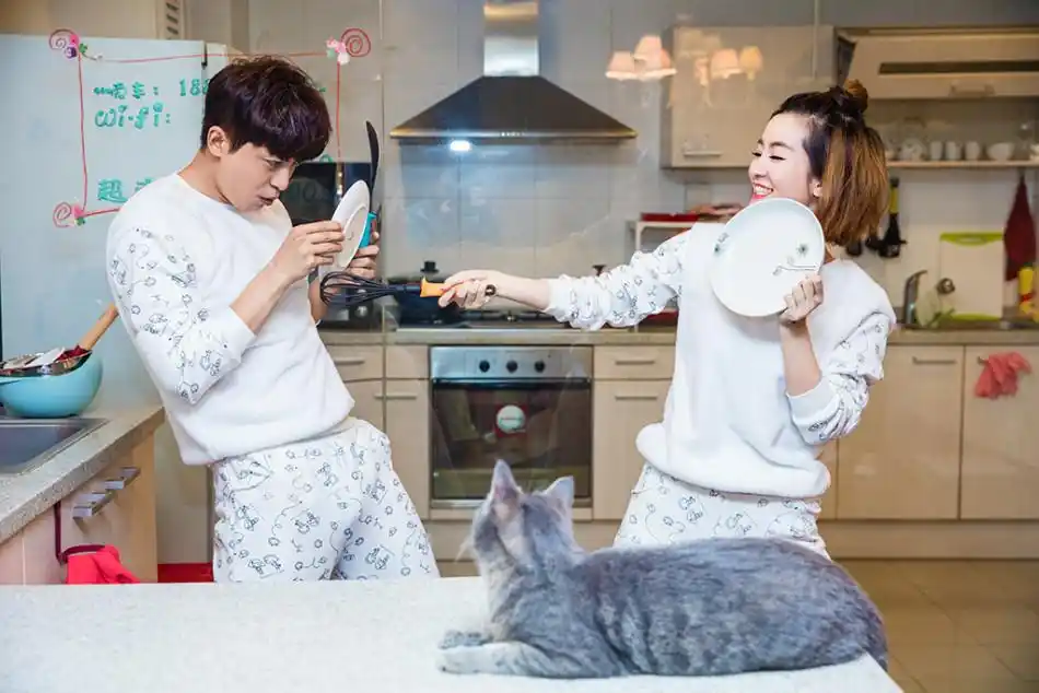 组图:李晟李佳航新婚睡衣趴 萌帅搞怪魅力难当_高清图集_新浪网