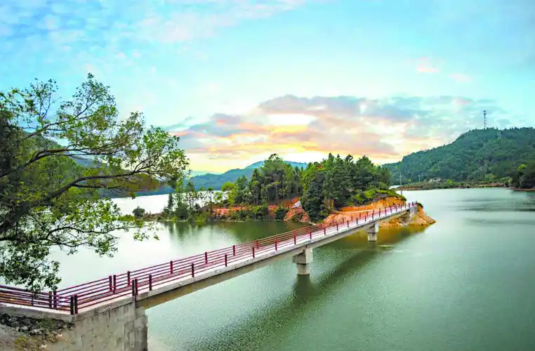 龙门滩水库风光(苏巧虹  供图).jpg